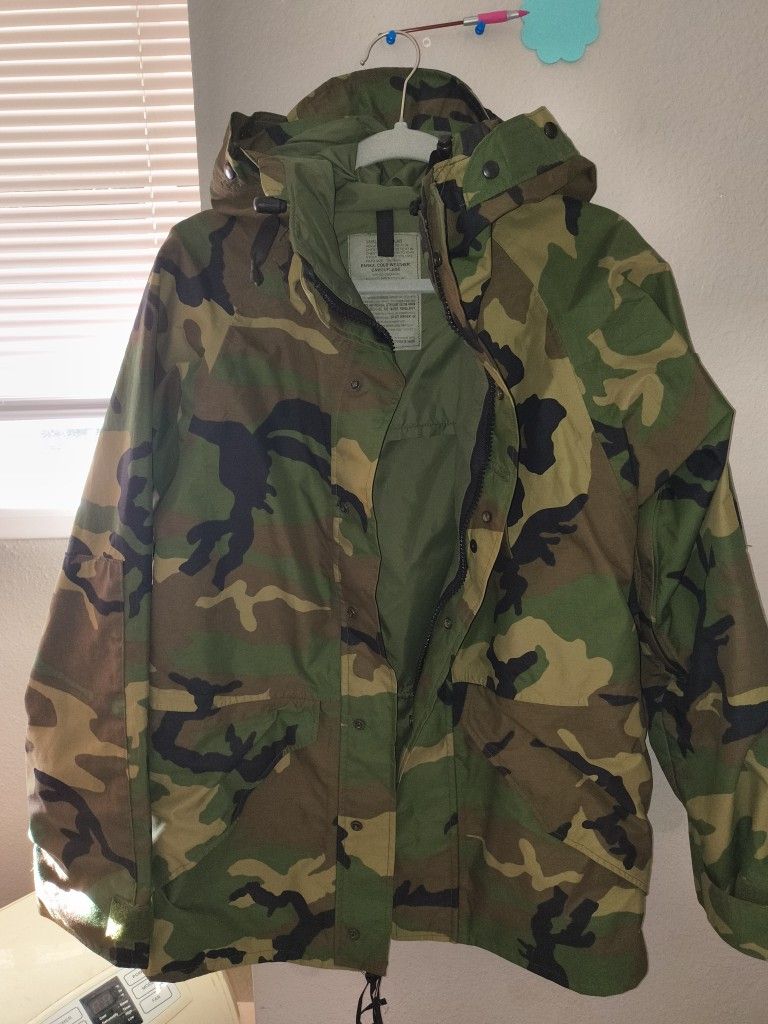 🪖 BRAND NEW US Army GORE-TEX ECWCS Parka – Small Regular – Woodland Camo (GEN1)