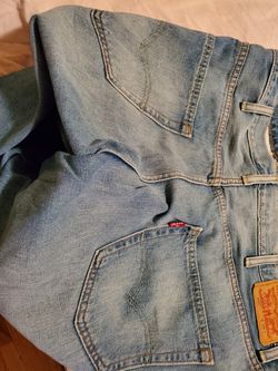 " gettin hot "Authentic/ fresh levi shorts!!!free mask