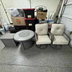 Outdoor/Patio Set & Fireplace