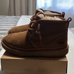 Uggs Size 4 Young 
