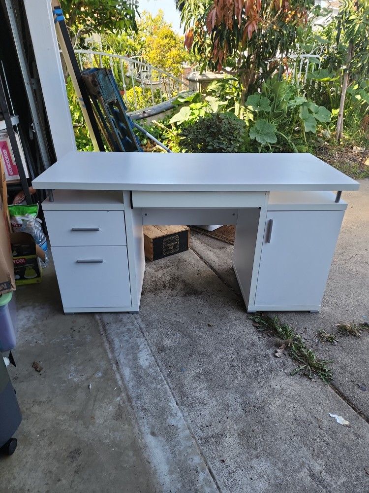 White Desk