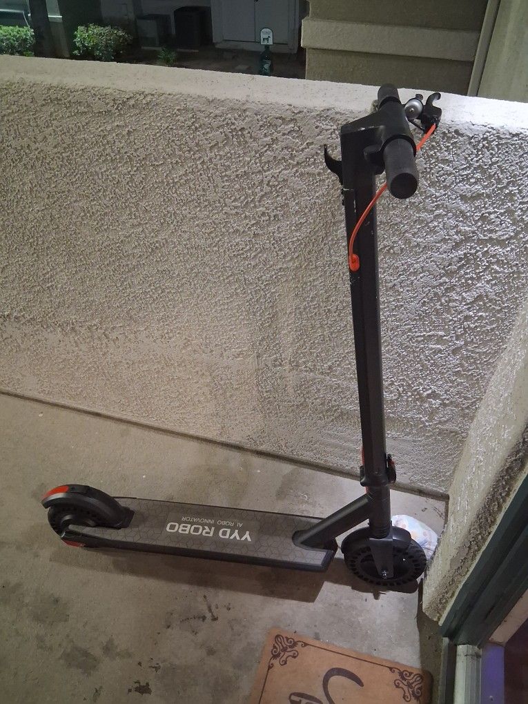 Black YYD ROBO electric Scooter
