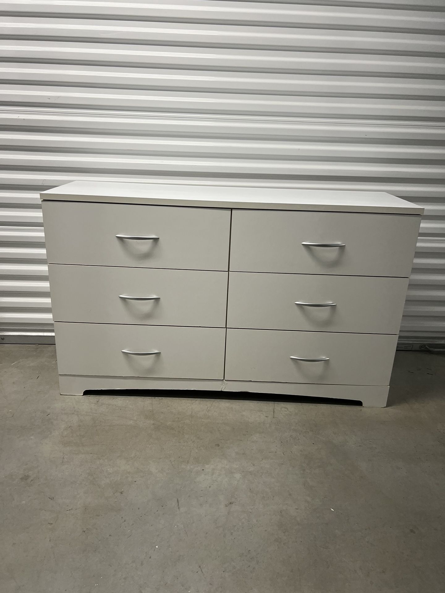 White 6 Drawer Dresser/ Delivery Available