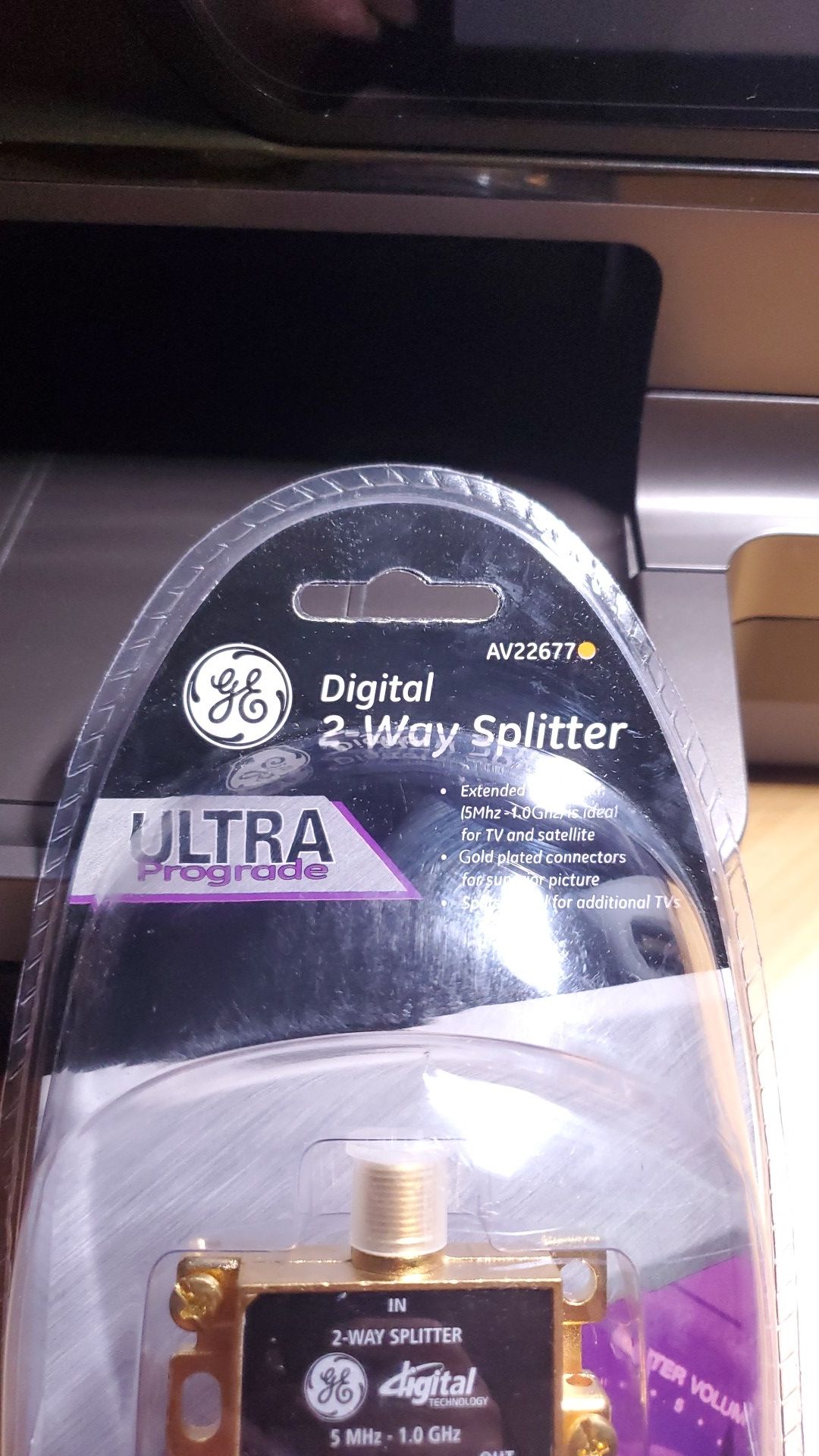 GE DIGITAL 2-WAY SPLITTER / ULTRA PROGRADE AV22677