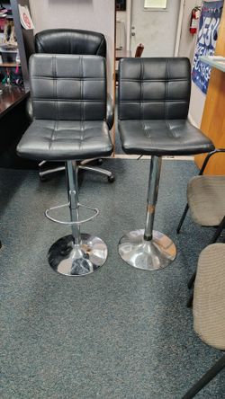 Set of swivel bar stools