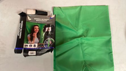 Prime Connect green screen backdrop measures 5' x 4' and is designed for content creators to chroma key their own backgrounds.