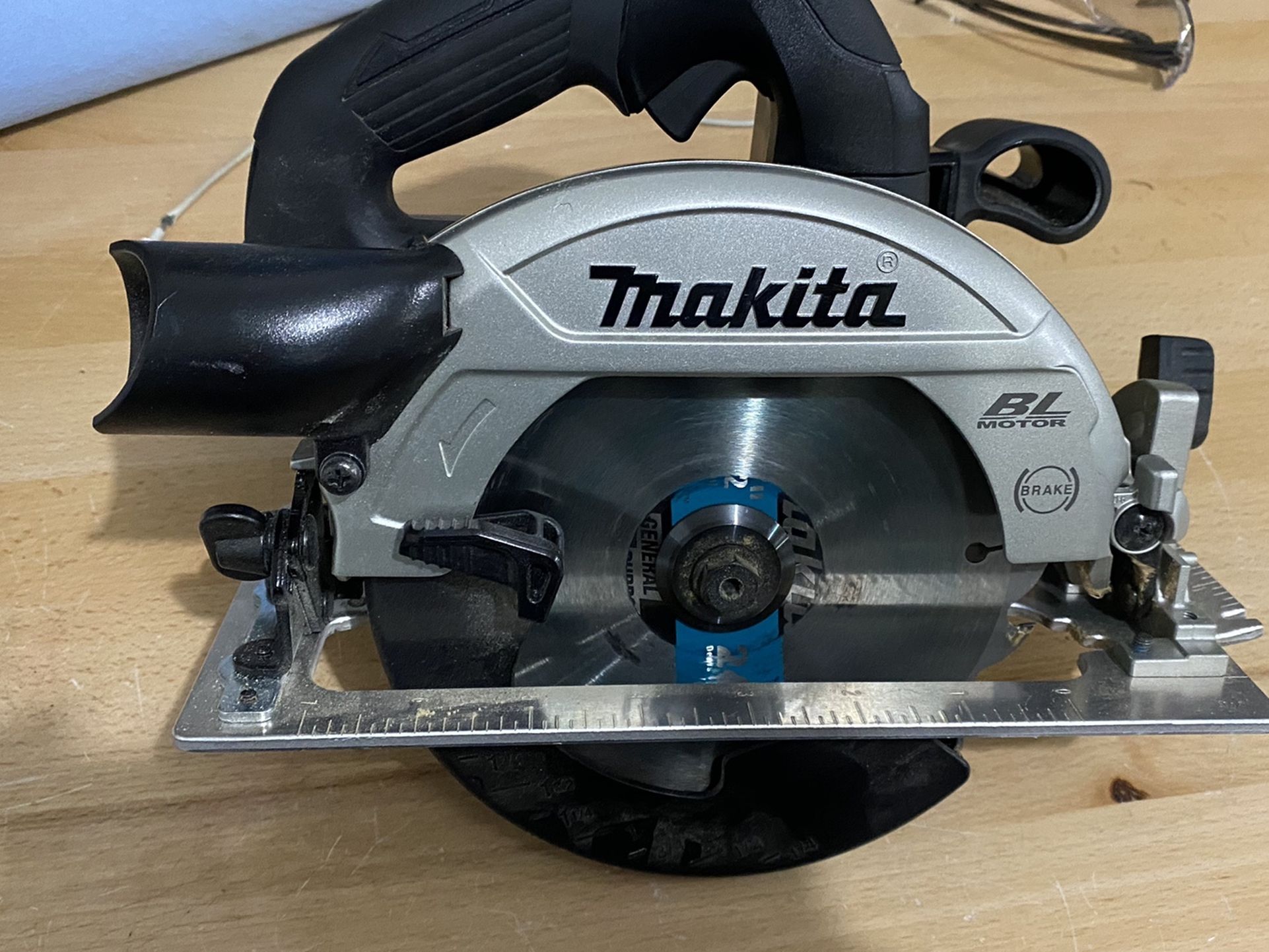 **130 OBO**Makita 18v Lithium Ion Circular Saw
