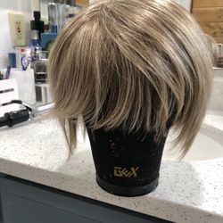 Good Quality Short Wig. ( Clean) Adjustable 