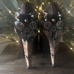 HADES Size 9 Like New High Heels 
