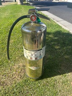 Water fire extinguisher
