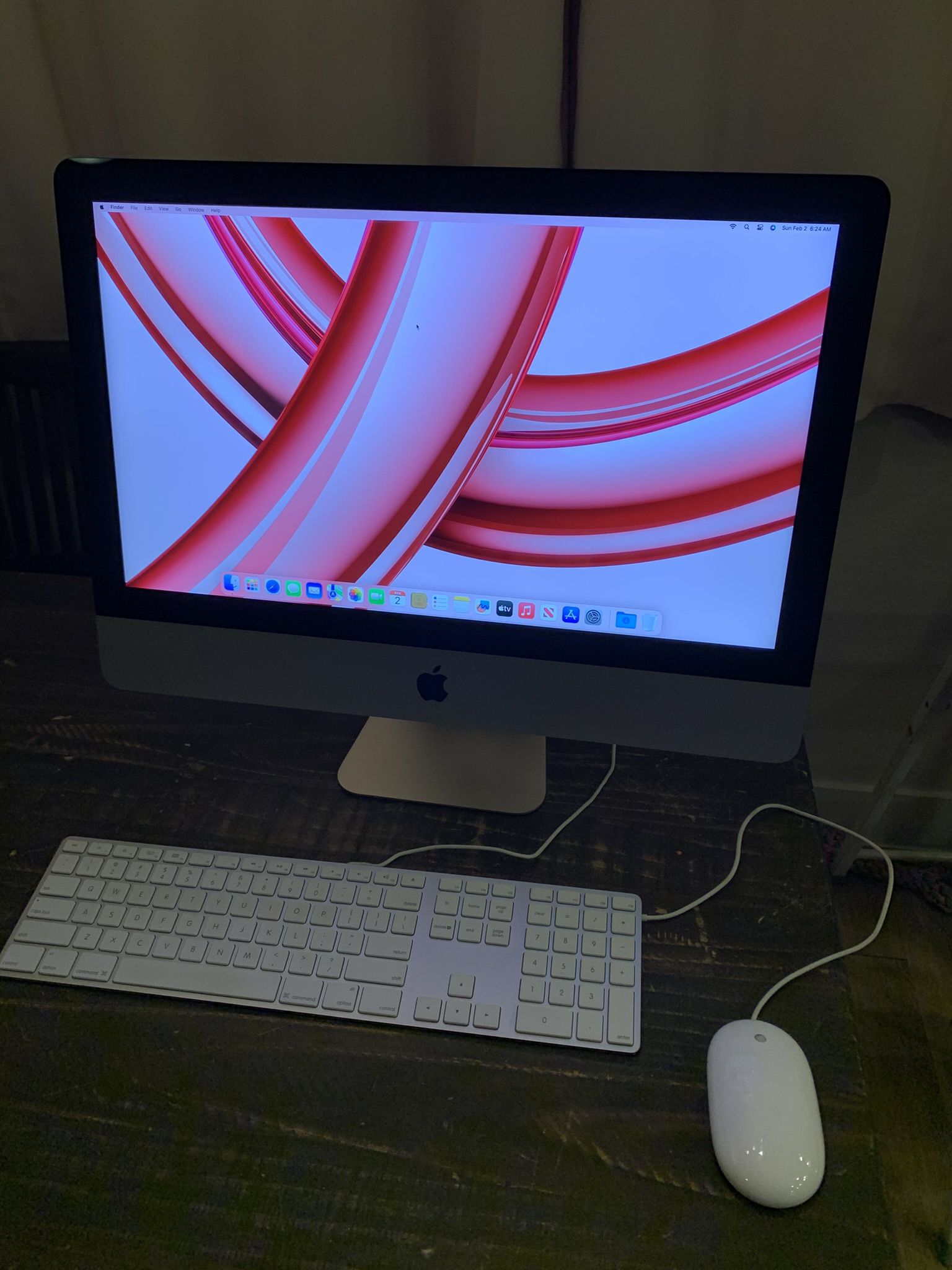 Apple iMac 2017 All In One 21.5-inch Retina 4K Display 3.4ghz i5 Processor 16gb Ram 500gb hdd Works Great Comes With Wired Keyboard And Mouse- Nice