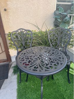 Small  patio table and 2 chairs