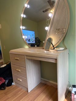 Vanity desk