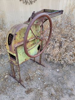 Antique John Deere No 1B Corn Sheller Farm Equipment Tool Yard Art