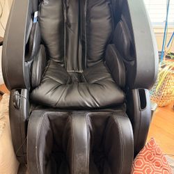 Brookstone Recover 3D Massage Chair