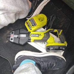 Cordless Ryobi Bolt Cutter 
