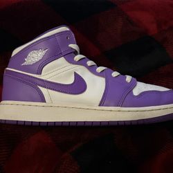 Jordan 1 Mid Purple Venom 