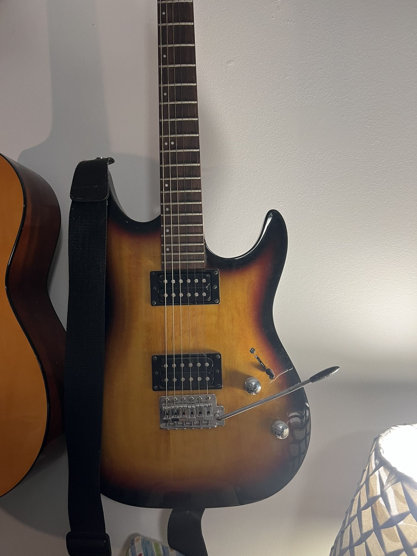 Laguna Electric Guitar With Whammy Bar