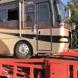 Motorhome Monaco Windsor 2003 (parting out)