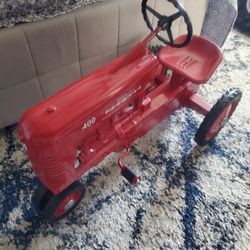 Farmall pedal tractor 400