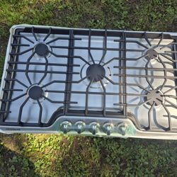 Frigidaire (Electrolux) 36" Stainless Gas Cooktop, New