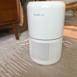 White LEVOIT Air Purifier for Home Allergies