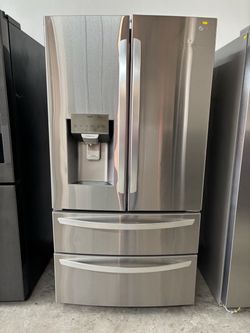PRE-OWNED LG 4 DOOR FRENCH DOOR REFRIGERATOR