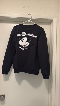 Disney world sweatshirt