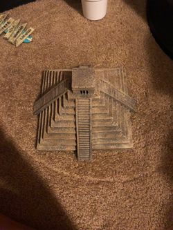 Aquarium piece. Pyramid