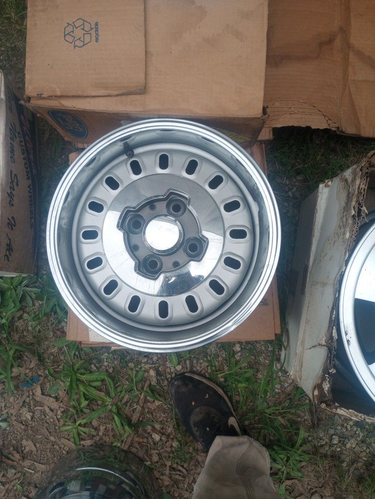 4 Lug