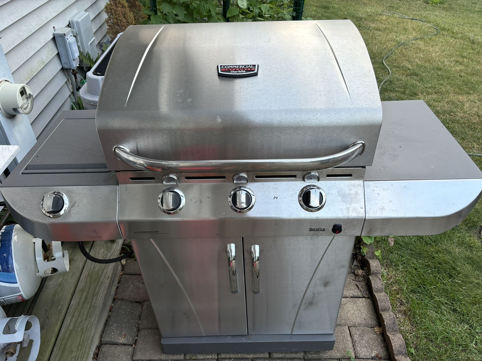 Commercial Char-Broil Tru Infrared 3 Burner Barbecue Grill