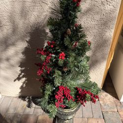 Christmas Porch Tree in Urn – $10