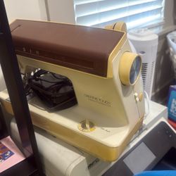 Singer Sewing Machine 