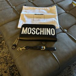 Moschino Wallet W/ Dust Bag