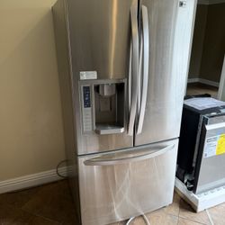 LG Stainless Steel French Door Refrigerator – Works Great