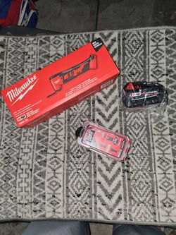 Milwaukee multi tool and 1 xc5.0 battery