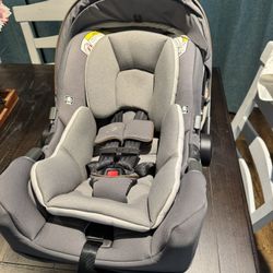 Nuna PIPA comes with 2 Bases On 