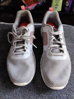 Reebok Gray & Pink Lightweight Athletic Sneakers Shoes Women’s Size 8.5