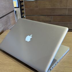 Apple MacBook Pro 15” i7/8GB/256GB SSD $180 