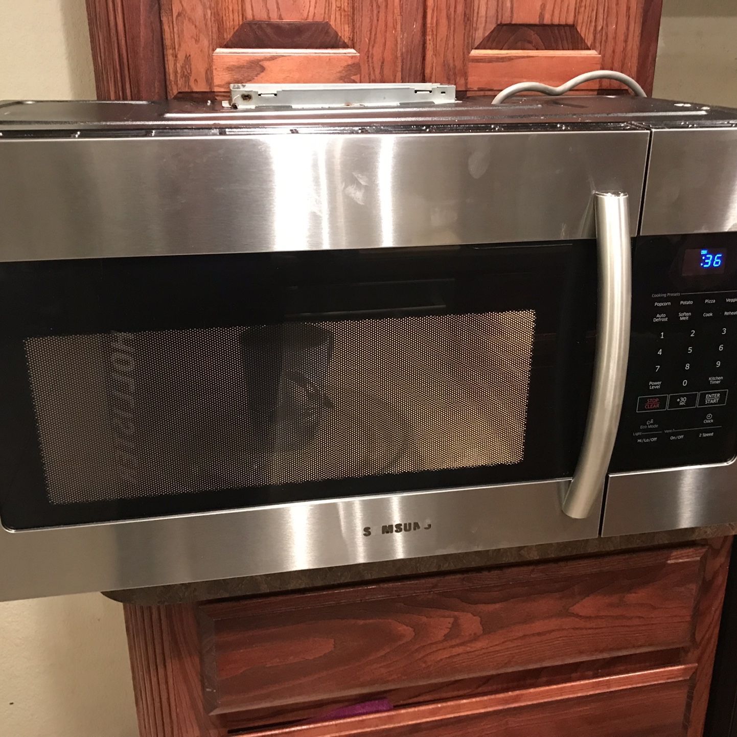 Samsung Classic Collection II Microwave-Dorm/Office/Small Kitchen size for  Sale in San Antonio, TX - OfferUp