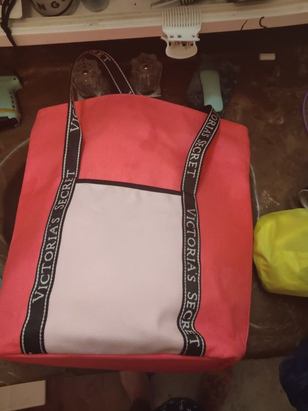 Victoria s Secret Cooler Bag . Pink. Black And White for Sale in Newark TX OfferUp