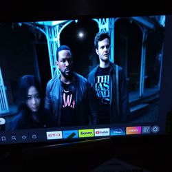 One Week Old Insignia Smart TV 55 In