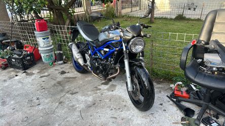 Suzuki  sv (contact info removed)  very low mileage
