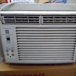 Frigidaire AC window Unit 