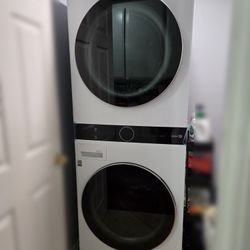 LG WashTower - Front Load Washer & Gas Dryer
