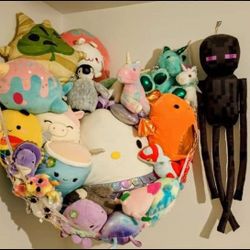 MORE THAN 400 NEW/BRAND NEW SQUISHMALLOWS AND OTHERS. (Tagless)