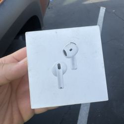Apple AirPods 4 (noise cancellation)