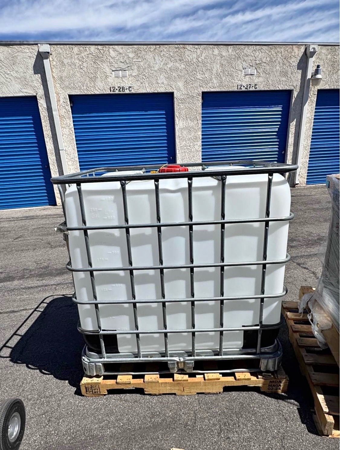 275 gallon water container