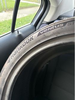 285/35ZR20 Hankook tires