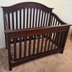 Crib convertible to bed 3 in 1: FREE mattress and free bouncer